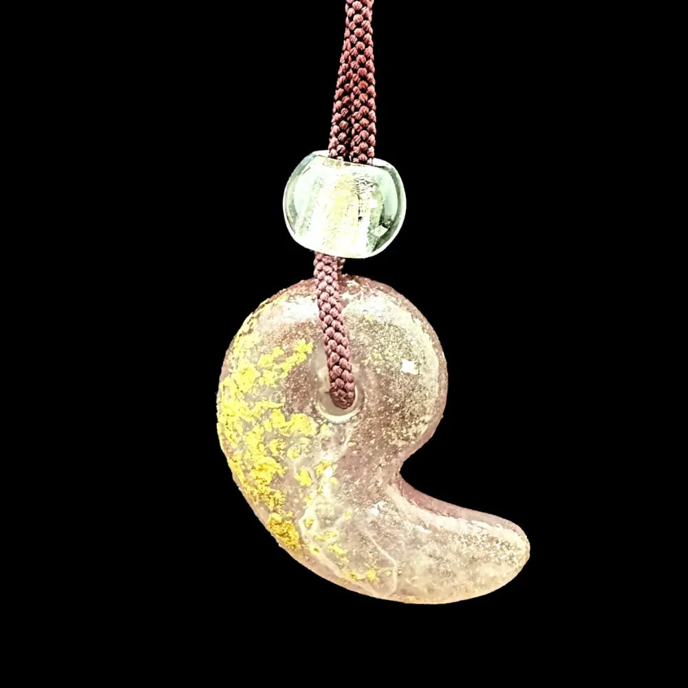 京紫の勾玉 Kyoto purple