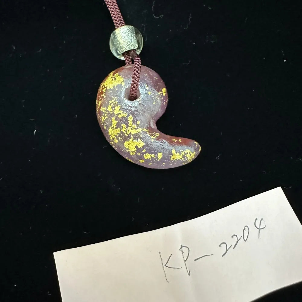 京紫の勾玉 Kyoto purple