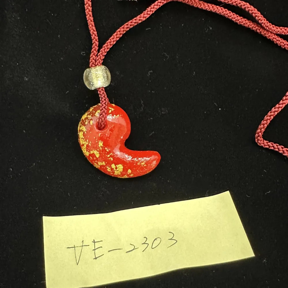 朱色の勾玉 Vermilion