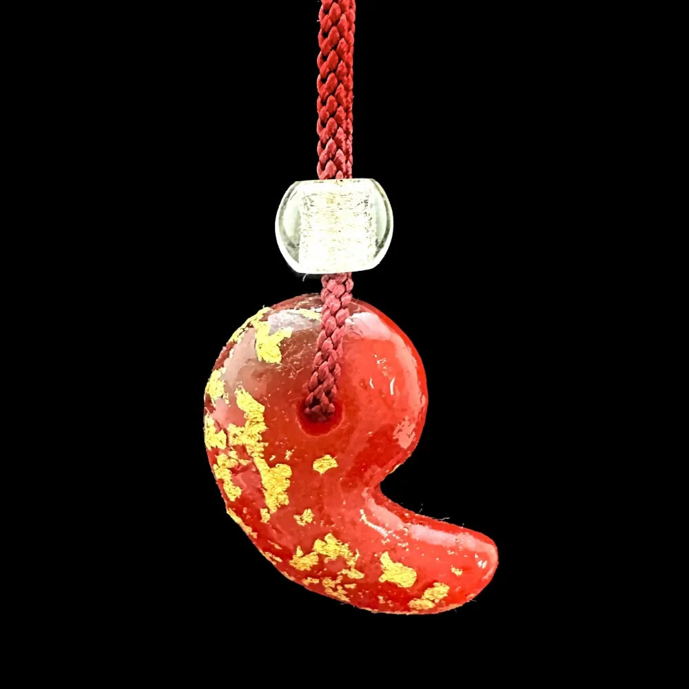 朱色の勾玉 Vermilion