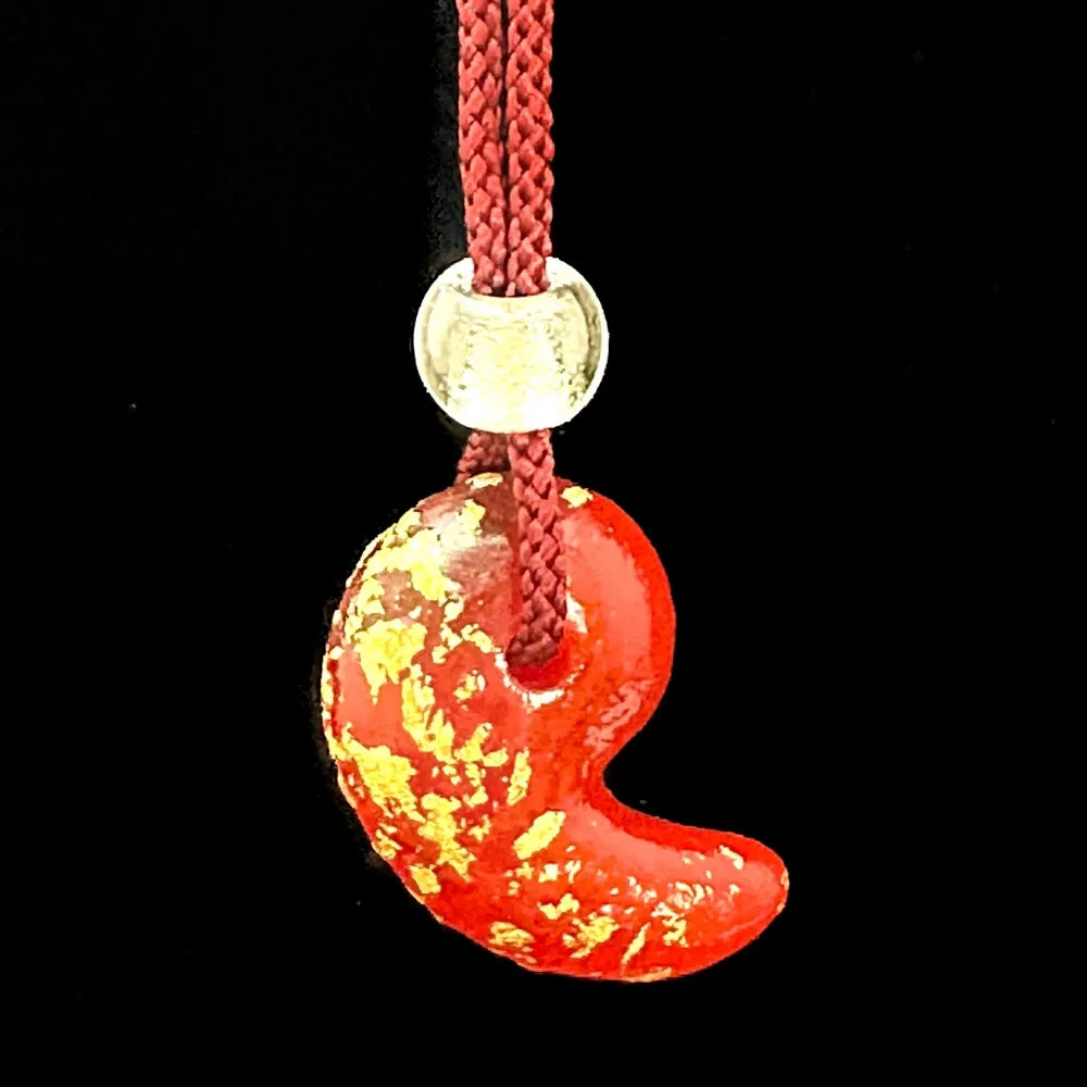 朱色の勾玉 Vermilion
